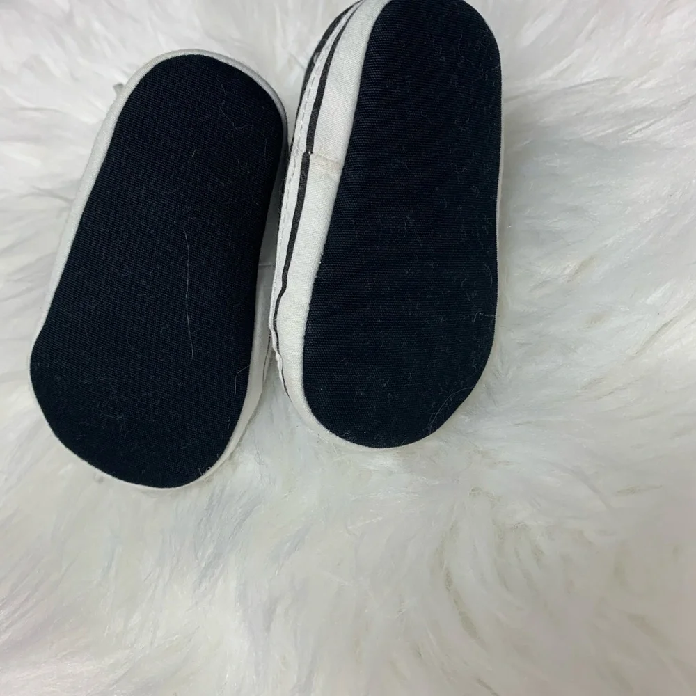 5/$35💥Newborn Sneaker Booties